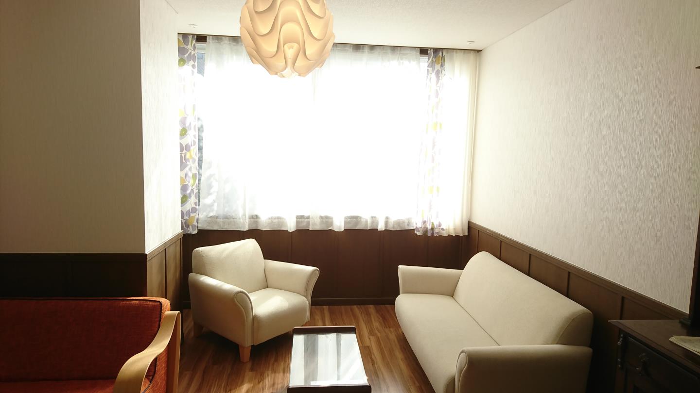 早期緩和ケア大津秀一クリニック待合室